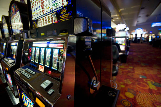 ezbet Hot Pot live table with multiple player bets displayed and real-time result countdown timer